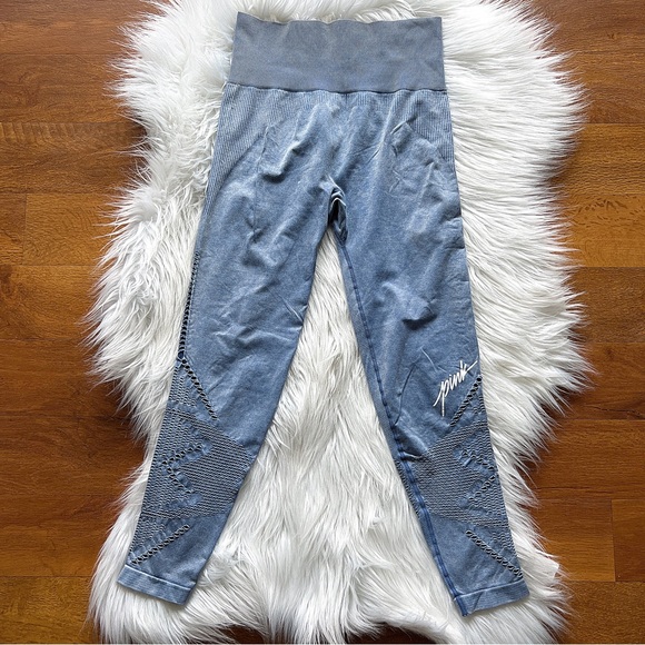 💖PINK Seamless Acid Wash Leggings💖 - Picture 2 of 7